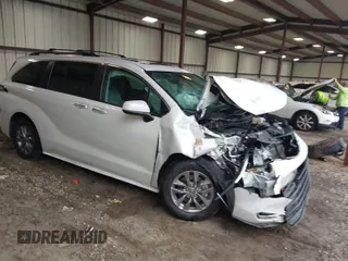 2024 Toyota Sienna XLE with VIN 5TDYRKEC3RS190684, listed as a IAAI auction lot 41853725 with 58,343 mi miles. Bid and sale history available at carsss.com. Image 1.