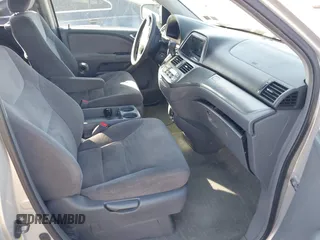 2005 Honda Odyssey EX z VIN 5FNRL38465B411189, wystawiony jako IAAI lot #42310199 z przebiegiem 304 142 mil mil oraz . Historia ofert i sprzedaży dostępna na DreamBid. Obrazek 5.
