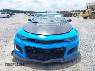 2022 Chevrolet Camaro ZL1 z VIN 1G1FJ1R62N0118359, wystawiony jako IAAI lot #42146460 z przebiegiem 25 274 mil mil oraz . Historia ofert i sprzedaży dostępna na DreamBid. Obrazek 13.