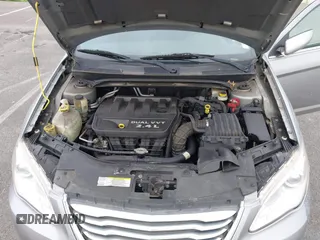 2013 Chrysler 200 LX with VIN 1C3CCBABXDN640536, listed as a IAAI auction lot 39425402 with 188,960 mi miles. Bid and sale history available at carsss.com. Image 10.