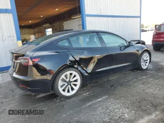 2022 Tesla Model 3 z VIN 5YJ3E1EA2NF372373, wystawiony jako Copart lot #59139335 z przebiegiem 79 106 mil mil oraz Czysty tytuł • Clean title. Historia ofert i sprzedaży dostępna na DreamBid. Obrazek 3.