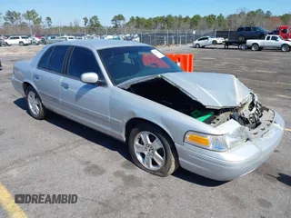 2003 Ford Crown Victoria LX z VIN 2FAFP74W83X164492, wystawiony jako IAAI lot #41640907 z przebiegiem 194 158 mil mil oraz . Historia ofert i sprzedaży dostępna na DreamBid. Obrazek 1.