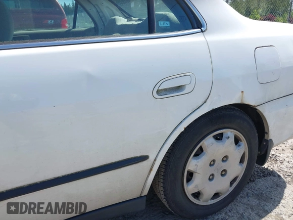 1998 Honda Accord LX с VIN 1HGCG5548WA111143, выставлен на аукционе IAAI как лот 42327931 с пробегом 145 843 миль миль и . История ставок и продаж доступна на DreamBid. Изображение 6.