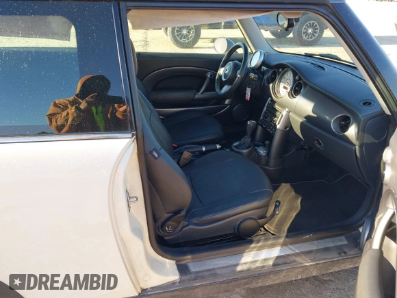 2006 MINI Hardtop with VIN WMWRC335X6TK16871, listed as a IAAI auction lot 41846929 with 145,709 mi miles and . Bid and sale history available at DreamBid. Image 5.