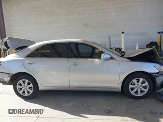 2011 Toyota Camry LE z VIN 4T1BF3EK3BU231811, wystawiony jako IAAI lot #41948136 z przebiegiem 133 722 mil mil oraz . Historia ofert i sprzedaży dostępna na DreamBid. Obrazek 13.
