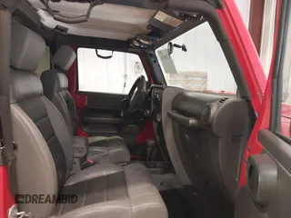 2008 Jeep Wrangler X z VIN 1J4FA24198L536584, wystawiony jako IAAI lot #42296536 z przebiegiem 74 599 mil mil oraz . Historia ofert i sprzedaży dostępna na DreamBid. Obrazek 5.