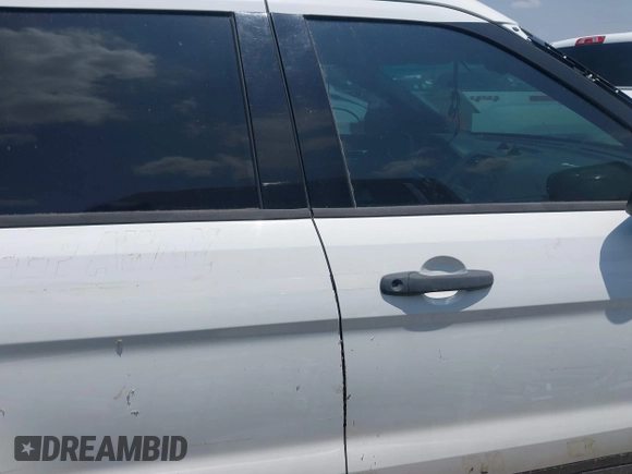 2017 Ford Police Interceptor Utility z VIN 1FM5K8ARXHGB40700, wystawiony jako IAAI lot #42264375 z przebiegiem Nie podano mil oraz . Historia ofert i sprzedaży dostępna na DreamBid. Obrazek 12.