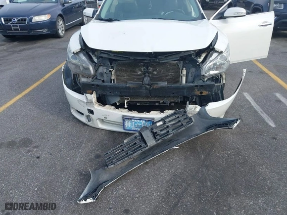2012 Nissan Maxima 3.5 S with VIN 1N4AA5AP3CC826411, listed as a IAAI auction lot 40269934 with 209,482 mi miles. Bid and sale history available at carsss.com. Image 6.