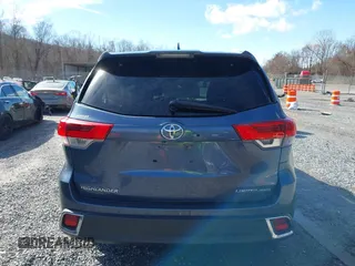 2018 Toyota Highlander Limited z VIN 5TDDZRFH2JS811211, wystawiony jako IAAI lot #41520910 z przebiegiem 153 401 mil mil oraz . Historia ofert i sprzedaży dostępna na DreamBid. Obrazek 15.