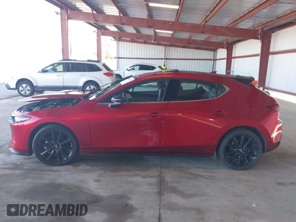 2021 Mazda 3 Premium Plus z VIN JM1BPBNY3M1332643, wystawiony jako IAAI lot #41536777 z przebiegiem 43 075 mil mil oraz . Historia ofert i sprzedaży dostępna na DreamBid. Obrazek 14.