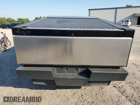 2024 Tesla Cybertruck z VIN 7G2CEHED2RA020834, wystawiony jako Copart lot #73682154 z przebiegiem 9 221 mil mil oraz Szkoda całkowita • Salvage title. Historia ofert i sprzedaży dostępna na DreamBid. Obrazek 6.