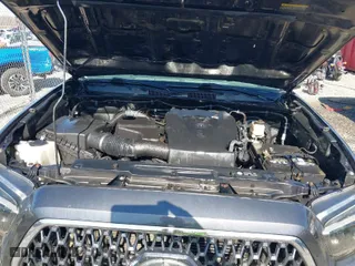 2016 Toyota Tacoma SR with VIN 3TMCZ5AN0GM015471, listed as a IAAI auction lot 41660876 with 81,031 mi miles. Bid and sale history available at carsss.com. Image 10.