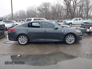 2017 Kia Optima LX z VIN 5XXGT4L38HG139029, wystawiony jako IAAI lot #41170780 z przebiegiem 131 201 mil mil oraz . Historia ofert i sprzedaży dostępna na DreamBid. Obrazek 13.