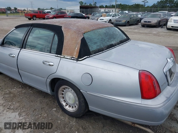 1998 Lincoln Town Car Signature with VIN 1LNFM82WXWY659028, listed as a IAAI auction lot 42265774 with 164,400 mi miles and . Bid and sale history available at DreamBid. Image 3.