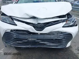 2019 Toyota Camry LE z VIN 4T1B11HKXKU237605, wystawiony jako IAAI lot #42248386 z przebiegiem 70 235 mil mil oraz . Historia ofert i sprzedaży dostępna na DreamBid. Obrazek 6.