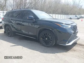 2023 Toyota Highlander L z VIN 5TDKDRBH8PS510656, wystawiony jako IAAI lot #42100187 z przebiegiem 37 180 mil mil oraz . Historia ofert i sprzedaży dostępna na DreamBid. Obrazek 1.