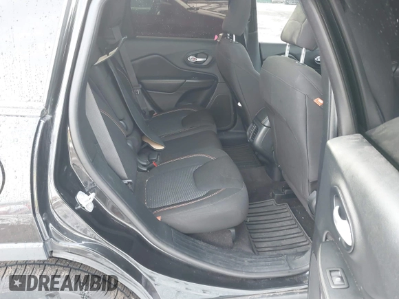 2016 Jeep Cherokee Latitude with VIN 1C4PJMCS1GW326557, listed as a IAAI auction lot 41474801 with 207,805 mi miles. Bid and sale history available at carsss.com. Image 8.