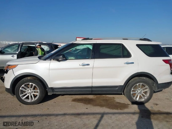 2015 Ford Explorer XLT with VIN 1FM5K8D84FGC53171, listed as a IAAI auction lot 41661857 with 165,150 mi miles. Bid and sale history available at carsss.com. Image 14.