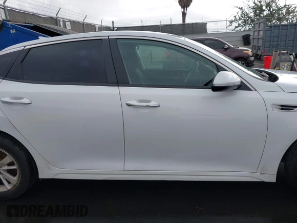 2016 Kia Optima LX z VIN 5XXGT4L37GG019740, wystawiony jako IAAI lot #41191720 z przebiegiem 134 390 mil mil oraz . Historia ofert i sprzedaży dostępna na DreamBid. Obrazek 13.