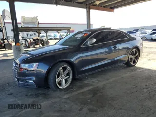 2013 Audi S5 Prestige z VIN WAUVGAFR1DA042946, wystawiony jako Copart lot #47478545 z przebiegiem 106 345 mil mil oraz Nie do naprawy. Historia ofert i sprzedaży dostępna na DreamBid. Obrazek 1.