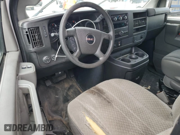 2019 GMC Savana Cargo z VIN 1GTW7AFG4K1216429, wystawiony jako Copart lot #52788415 z przebiegiem 193 405 mil mil oraz Szkody całkowita. Historia ofert i sprzedaży dostępna na DreamBid. Obrazek 8.