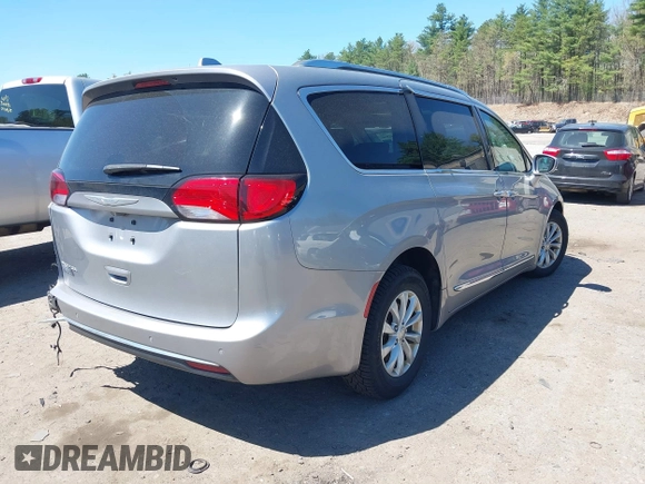 2018 Chrysler Pacifica Touring L Plus z VIN 2C4RC1EGXJR101757, wystawiony jako IAAI lot #42142946 z przebiegiem 83 314 mil mil oraz . Historia ofert i sprzedaży dostępna na DreamBid. Obrazek 4.