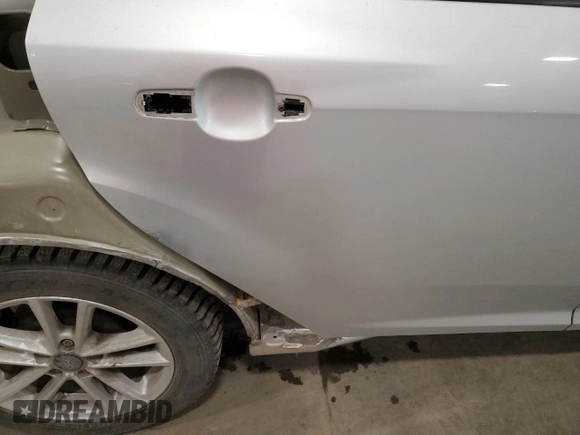 2018 Ford Focus SE z VIN 1FADP3F24JL315154, wystawiony jako Copart lot #53609185 z przebiegiem 76 216 mil mil oraz Szkoda całkowita • Salvage title. Historia ofert i sprzedaży dostępna na DreamBid. Obrazek 10.