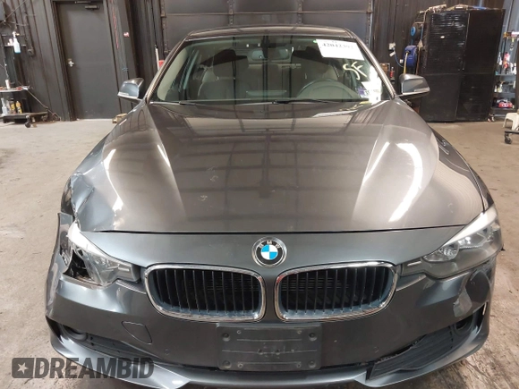 2015 BMW 3 Series 320i xDrive z VIN WBA3C3G57FNS76157, wystawiony jako IAAI lot #42042392 z przebiegiem 93 756 mil mil oraz . Historia ofert i sprzedaży dostępna na DreamBid. Obrazek 12.