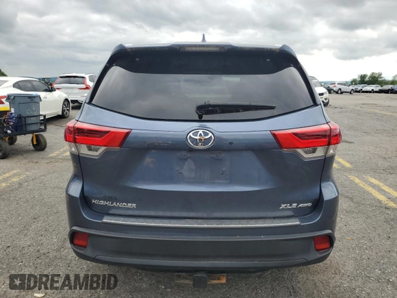 2018 Toyota Highlander SE z VIN 5TDJZRFH4JS862146, wystawiony jako Copart lot #58773395 z przebiegiem 64 210 mil mil oraz Szkoda całkowita • Salvage title. Historia ofert i sprzedaży dostępna na DreamBid. Obrazek 6.