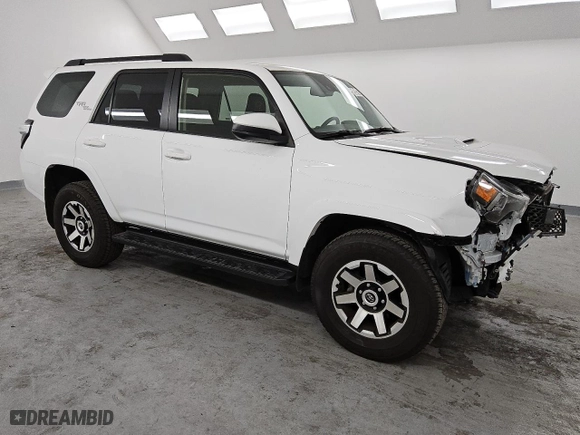 2024 Toyota 4Runner TRD Off Road with VIN JTEPU5JR1R6213834, listed as a Copart auction lot 42604765 with 19,383 mi miles and Clean Title. Bid and sale history available at carsss.com. Image 4.