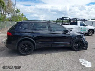 2022 Volkswagen Tiguan SE R-Line Black with VIN 3VVCB7AX9NM054351, listed as a IAAI auction lot 41665235 with 30,971 mi miles. Bid and sale history available at carsss.com. Image 13.
