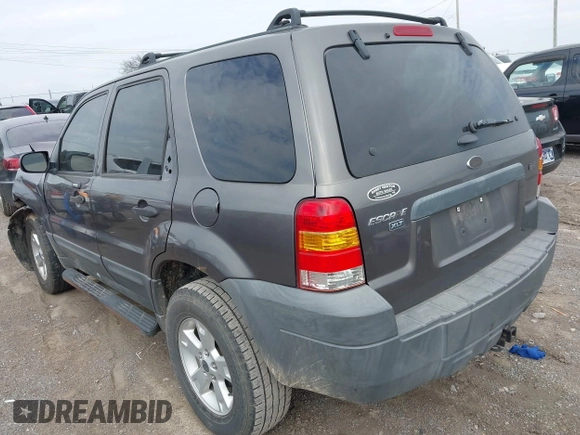2005 Ford Escape XLT with VIN 1FMYU03155KB15647, listed as a IAAI auction lot 41865555 with 1 mi miles. Bid and sale history available at carsss.com. Image 3.