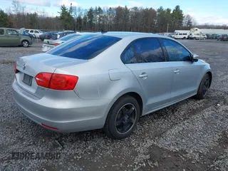 2011 Volkswagen Jetta SEL z VIN 3VWLZ7AJ0BM343973, wystawiony jako IAAI lot #40959406 z przebiegiem 84 187 mil mil oraz . Historia ofert i sprzedaży dostępna na DreamBid. Obrazek 4.