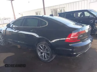 2018 Volvo S90 Momentum z VIN LVY992MK2JP024743, wystawiony jako IAAI lot #42015014 z przebiegiem 91 105 mil mil oraz . Historia ofert i sprzedaży dostępna na DreamBid. Obrazek 3.