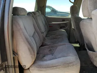 2004 Chevrolet Suburban LS z VIN 1GNEC16T34J317301, wystawiony jako Copart lot #57801655 z przebiegiem 269 929 mil mil oraz Czysty tytuł • Clean title. Historia ofert i sprzedaży dostępna na DreamBid. Obrazek 11.