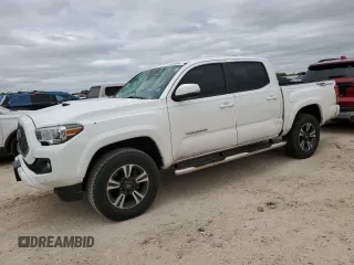 2018 Toyota Tacoma SR5 z VIN 5TFAZ5CNXJX065932, wystawiony jako Copart lot #52046845 z przebiegiem 61 980 mil mil oraz Szkoda całkowita • Salvage title. Historia ofert i sprzedaży dostępna na DreamBid. Obrazek 1.
