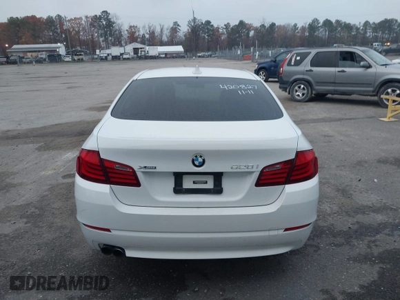 2013 BMW 5 Series 528i xDrive with VIN WBAXH5C59DD108639, listed as a IAAI auction lot 40865516 with 1 mi miles. Bid and sale history available at carsss.com. Image 16.