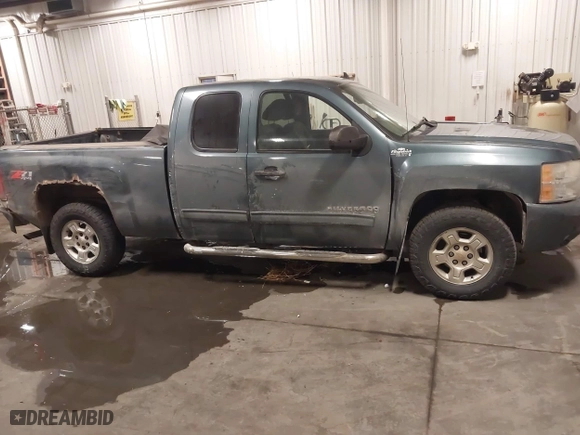 2009 Chevrolet Silverado 1500 LT with VIN 1GCEK29099Z286552, listed as a IAAI auction lot 41645344 with 253,177 mi miles. Bid and sale history available at carsss.com. Image 13.