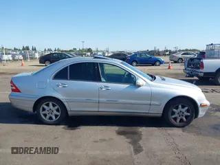 2002 Mercedes-Benz C 230/260/280/320 с VIN WDBRF61J62F233802, выставлен на аукционе IAAI как лот 42574637 с пробегом 238 810 миль миль и . История ставок и продаж доступна на DreamBid. Изображение 13.