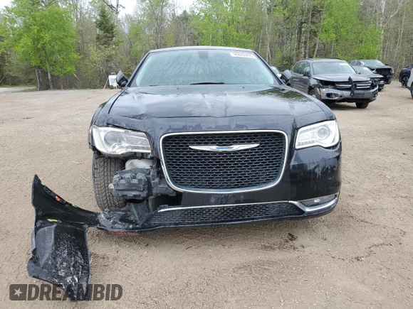 2015 Chrysler 300 Limited z VIN 2C3CCAAG3FH832723, wystawiony jako Copart lot #56842405 z przebiegiem 5 455 mil mil oraz Czysty tytuł • Clean title. Historia ofert i sprzedaży dostępna na DreamBid. Obrazek 5.