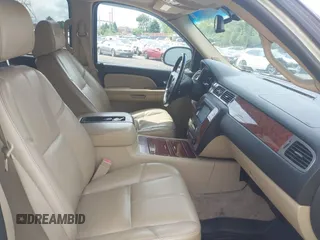2008 Chevrolet Tahoe 3LT z VIN 1GNFK13068R236818, wystawiony jako IAAI lot #42392167 z przebiegiem 157 702 mil mil oraz . Historia ofert i sprzedaży dostępna na DreamBid. Obrazek 5.