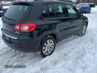 2011 Volkswagen Tiguan SEL with VIN WVGBV7AX7BW531576, listed as a Copart auction lot 44854455 with 224,729 mi miles and Clean Title. Bid and sale history available at DreamBid. Image 4.