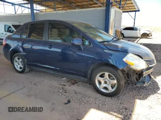 2009 Nissan Versa S z VIN 3N1BC11E89L399629, wystawiony jako Copart lot #57353335 z przebiegiem 169 245 mil mil oraz Szkody całkowita. Historia ofert i sprzedaży dostępna na DreamBid. Obrazek 4.