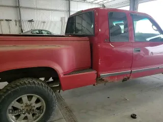 1999 GMC Sierra 2500 z VIN 1GTGK29R3XF020000, wystawiony jako Copart lot #53698755 z przebiegiem 241 366 mil mil oraz Szkody całkowita. Historia ofert i sprzedaży dostępna na DreamBid. Obrazek 10.