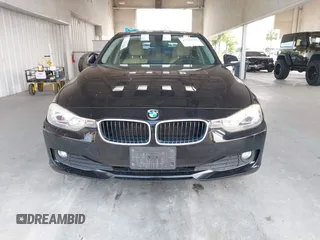 2013 BMW 3 Series 320i xDrive z VIN WBA3C3C56DF982906, wystawiony jako IAAI lot #42395925 z przebiegiem 117 880 mil mil oraz . Historia ofert i sprzedaży dostępna na DreamBid. Obrazek 12.