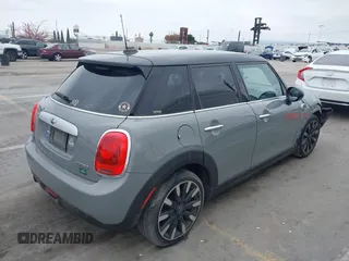 2015 MINI Hardtop 4 Door with VIN WMWXS5C57FT832162, listed as a IAAI auction lot 42159929 with 117,683 mi miles and . Bid and sale history available at DreamBid. Image 4.