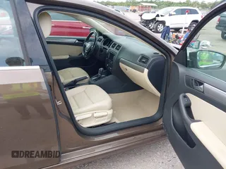 2015 Volkswagen Jetta SE with VIN 3VWD07AJXFM289988, listed as a IAAI auction lot 42322842 with 131,998 mi miles and . Bid and sale history available at DreamBid. Image 5.