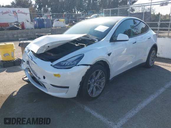 2022 Tesla Model Y Long Range z VIN 7SAYGDEE8NF374636, wystawiony jako IAAI lot #41545669 z przebiegiem 41 965 mil mil oraz . Historia ofert i sprzedaży dostępna na DreamBid. Obrazek 20.