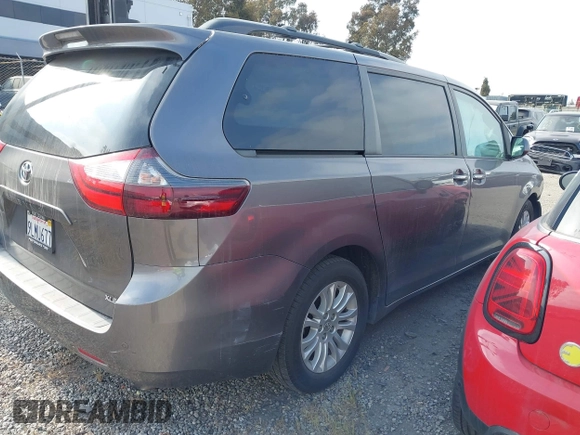 2015 Toyota Sienna XLE with VIN 5TDYK3DC6FS660410, listed as a IAAI auction lot 41801496 with 81,755 mi miles. Bid and sale history available at carsss.com. Image 4.
