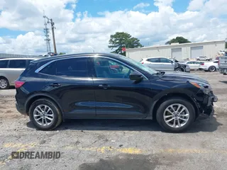 2020 Ford Escape SE z VIN 1FMCU0G65LUA92260, wystawiony jako IAAI lot #42244569 z przebiegiem 49 802 mil mil oraz . Historia ofert i sprzedaży dostępna na DreamBid. Obrazek 14.